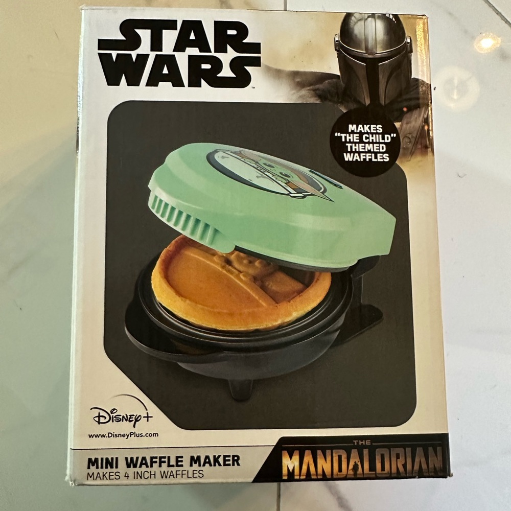 Baby yoda mini waffle maker